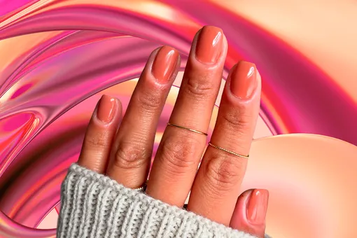 Лосось и молочный коктейль: 7 цветов зимнего маникюра, которые подойдут к любому образу