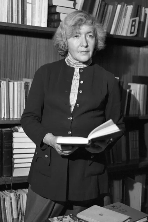 Юлия Друнина, поэтесса, которая писала о женщинах на передовой: фото, биография, личная жизнь