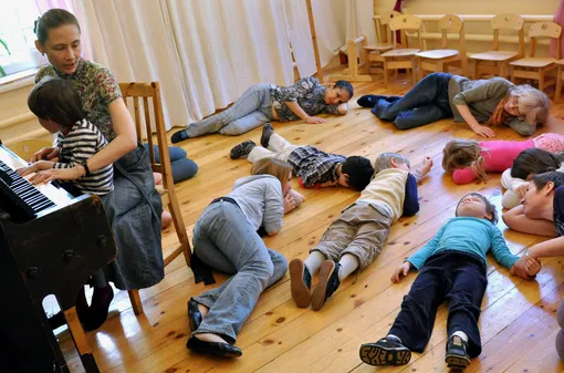 Групповое занятие музыкой