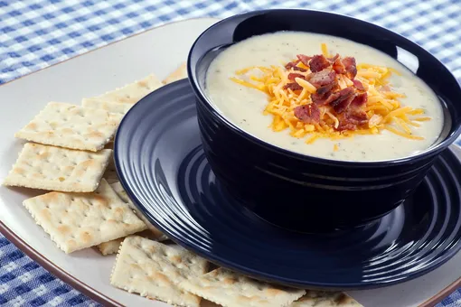 Сырный суп с овощами и ветчиной, который готовится всего 20 минут Сырный суп с овощами и ветчиной, который готовится всего 20 минут