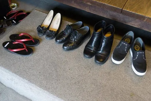 Врач назвал летнюю обувь, которую вредно носить Врач назвал летнюю обувь, которую вредно носить