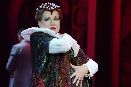 Считалась дочерью Сталина, любила Ланового и делала предложение Садальскому: 5 любопытных фактов о Людмиле Максаковой