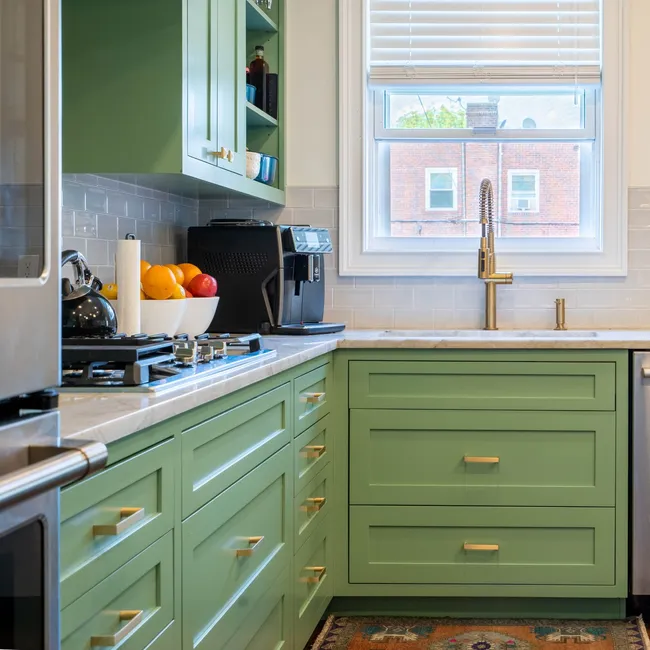 Антитренды в интерьере: глянцевые кухни, душевые кабины-гармошки и ещё 8 устаревших решений