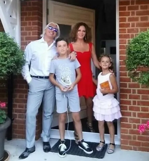 Дмитрий Хворостовский со второй женой Флоранс и детьми Дмитрий Хворостовский со второй женой Флоранс и детьми