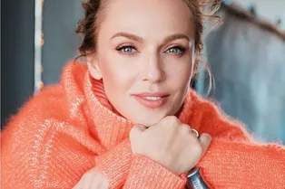 «Самый оригинальный комплимент»: 40-летняя Альбина Джанабаева рассказала, как на границе не поверили в ее возраст