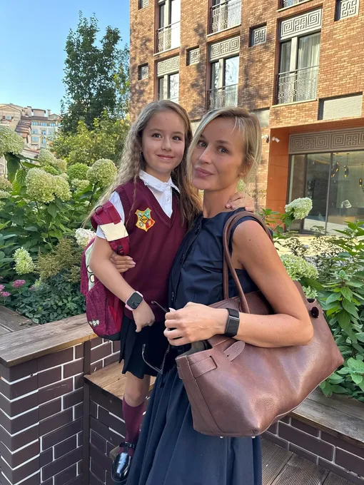 Полина Гагарина с дочерью Мией Полина Гагарина с дочерью Мией