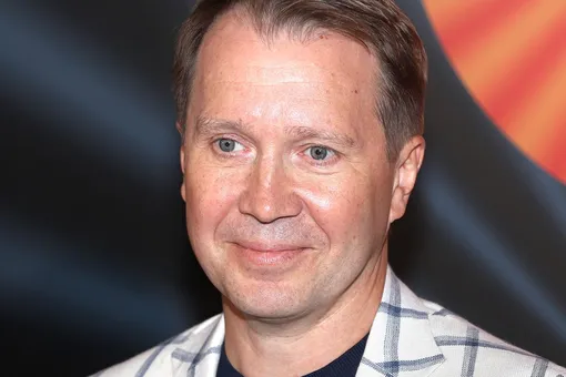 Одно лицо! Евгений Миронов вывел повзрослевшего сына на сцену Одно лицо! Евгений Миронов вывел повзрослевшего сына на сцену