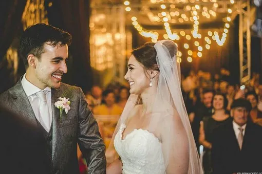 Их свадьбу испортила собака. Посмотрите, как они отреагировали Их свадьбу испортила собака. Посмотрите, как они отреагировали