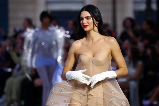 Все взгляды на Кендалл Дженнер: звезда снялась топлес в честь своего 30-летия Все взгляды на Кендалл Дженнер: звезда снялась топлес в честь своего 30-летия