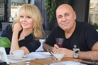 «Я ей разрешения на такое мое изображение не давал»: Валерия пошутила над мужем