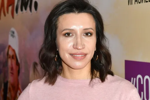 «Чувствую себя дико толстой»: Елена Борщева показала, как выглядела в 15 лет