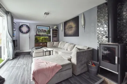 В Сети сравнили интерьер дома за 50 млн с серым адом